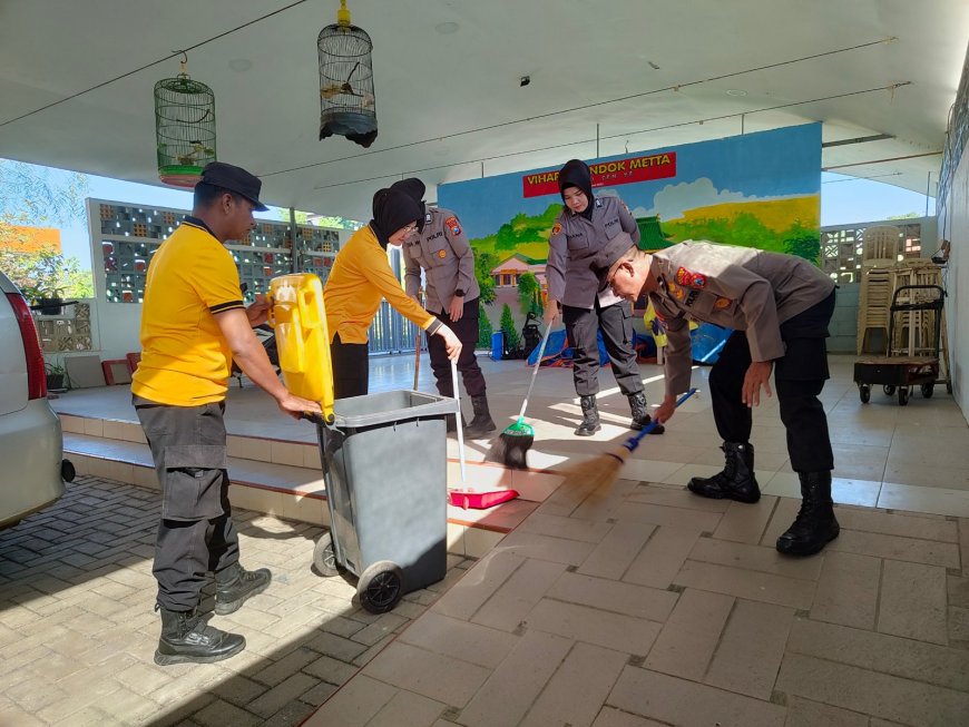 Polres Malang Tebar Kepedulian Lewat Bakti Religi di Vihara Lawang